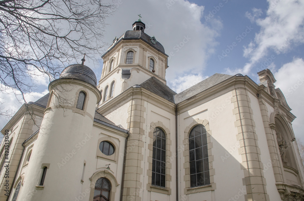Würselen - Die Pfarrkirche St. Sebastian zu Würselen ist eine dem hl. Sebastian geweihte katholische Kirche im Zentrum von Würselen
