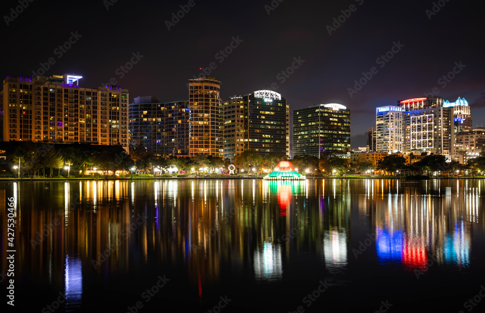 Fototapeta premium Panoramic view of colorful Lake Eola Park