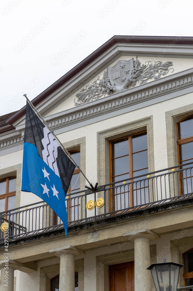 Obraz premium Wappen, Fahne, Regierungsgebäude, Kantonale Verwaltung, Aargau, Aarau, Schweiz
