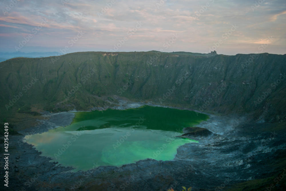 Naklejka premium Cráter del volcan chichonal