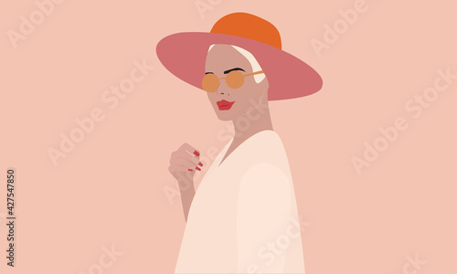 woman with sunglasses and hat
