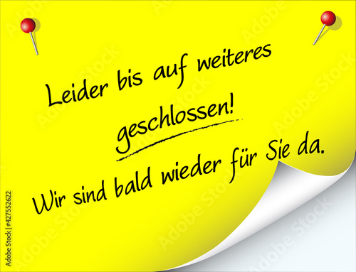 Memo gelbes Papierblatt mit Pins und Eselsohr,
Hinweis: Geschäft geschlossen!
Vektor Illustration isoliert auf weißem Hintergrund
