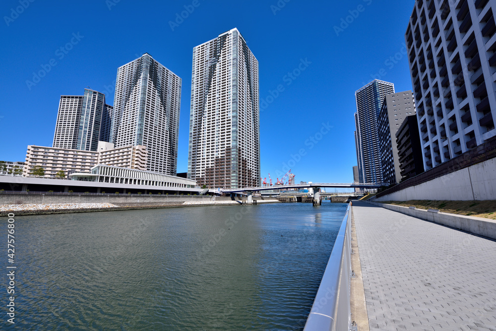 Naklejka premium 東京ベイエリアの高層マンション群