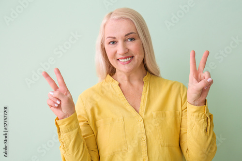 Beautiful mature woman show...