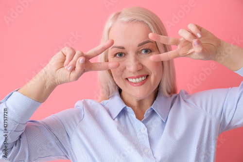 Beautiful mature woman show...