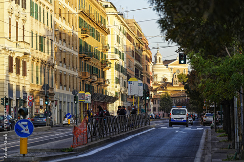 Rue dans le centre de Rome au petit matin © patrick