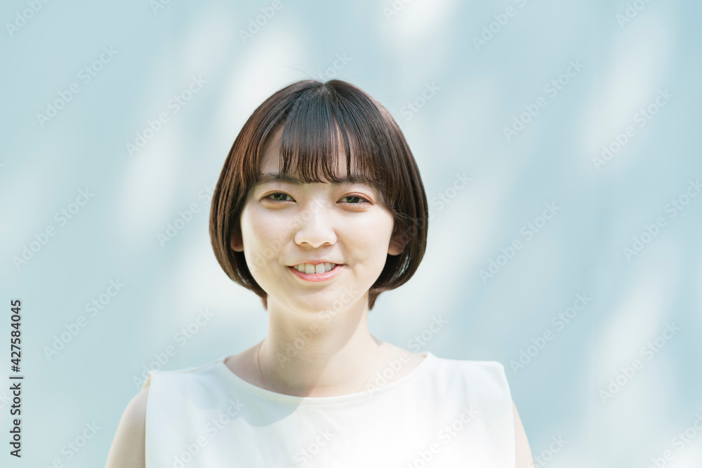 屋外での女性ポートレート(春夏イメージ) 屋外での女性ポートレート(春夏イメージ)