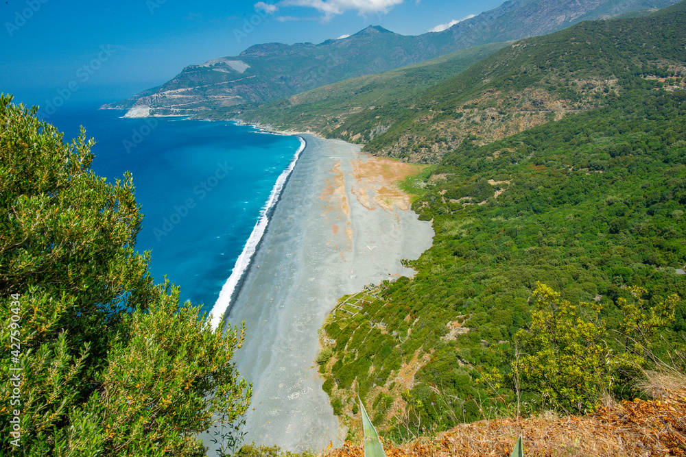 Schwarzer Strand von Nonza auf Korsika
