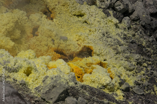 dépôt de souffre sur le volcan Vulcano