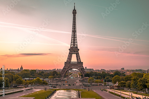 Sunset view to Eiffel tower in Paris, France.  © Hoan
