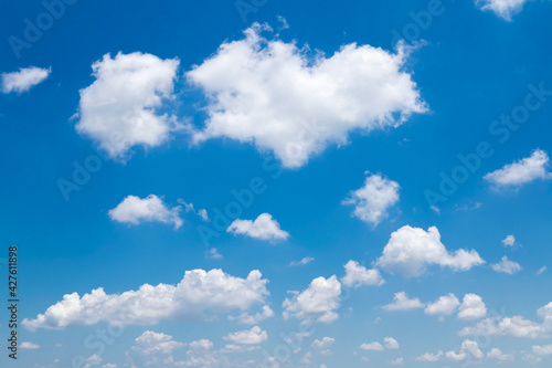 Fototapeta Naklejka Na Ścianę i Meble -  white cloud with blue sky background