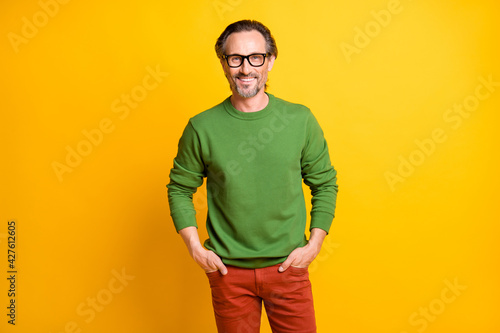 Tablou canvas Photo of confident cheerful guy hands pockets beaming smile wear eyeglasses gree