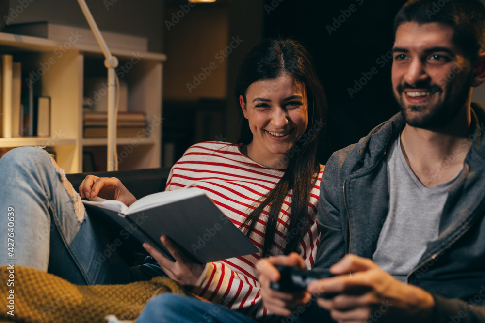Fototapeta premium young couple spending time together at home. evening scene