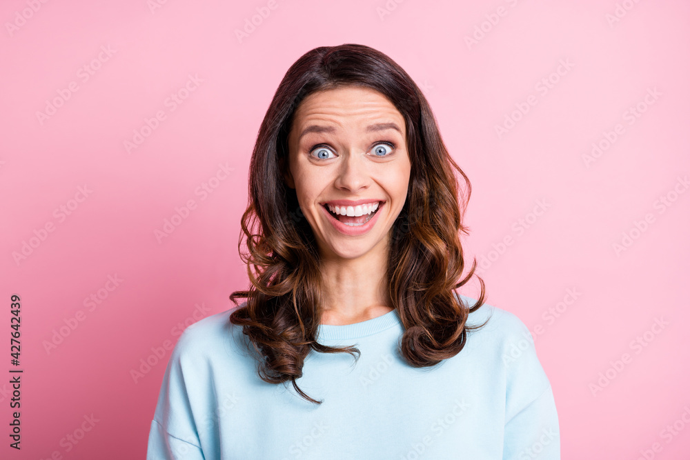 Photo of young amazed girl happy smile shocked surprised wow sale discount news isolated over pastel color background Photo of young amazed girl happy smile shocked surprised wow sale discount news isolated over pastel color background