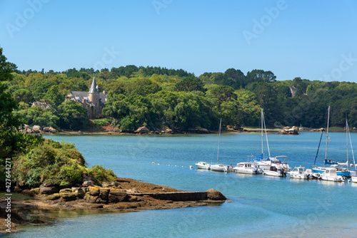 Sailboats on Aven river in Finistère, Brittany, France © Delphotostock