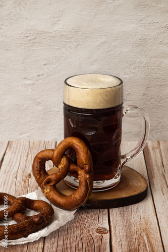 home brewing octoberfest beer with pretzel