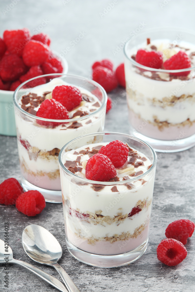 Granola with yogurt trifles with raspberry Granola with yogurt trifles with raspberry