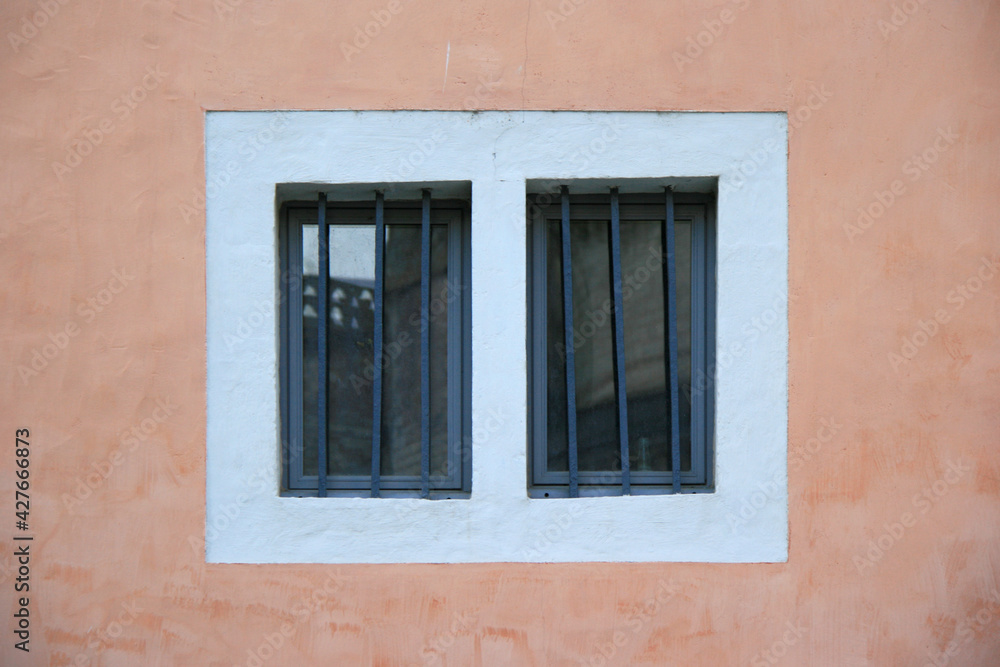 window in cahors (france)
