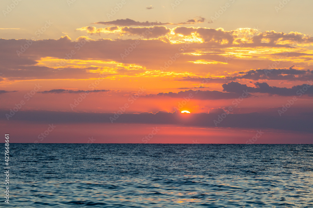 Fototapeta premium Horizon on the sea at sunset.