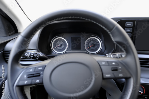 Speedometer, rev counter and steering wheel of a car  © milotus