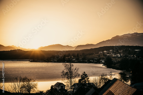 Sonnenuntergang am Faaker See mit Blick auf Dobratsch Kärnten photo