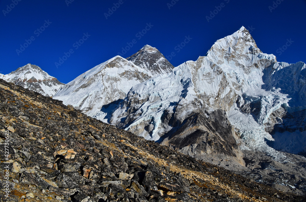 Obraz premium Mount Everest (8.848m) and Nuptse from the slopes of Kala Patthar, Sagarmatha National Park, Solu Khumbu, Nepal 