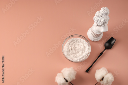 Foto Collagen black spoon for rejuvenation