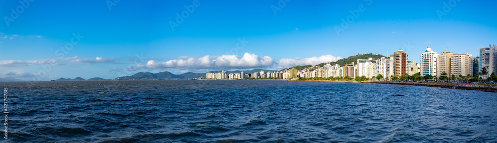 Obraz premium panorama of the city Florianopolis, Hercílio Luz bridge, Florianópolis, Santa Catarina, Brazil