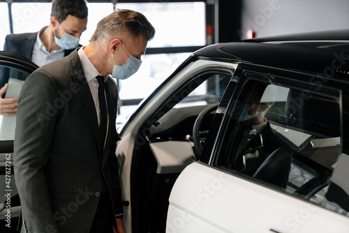 Salesman and customer in a car dealership © Drobot Dean