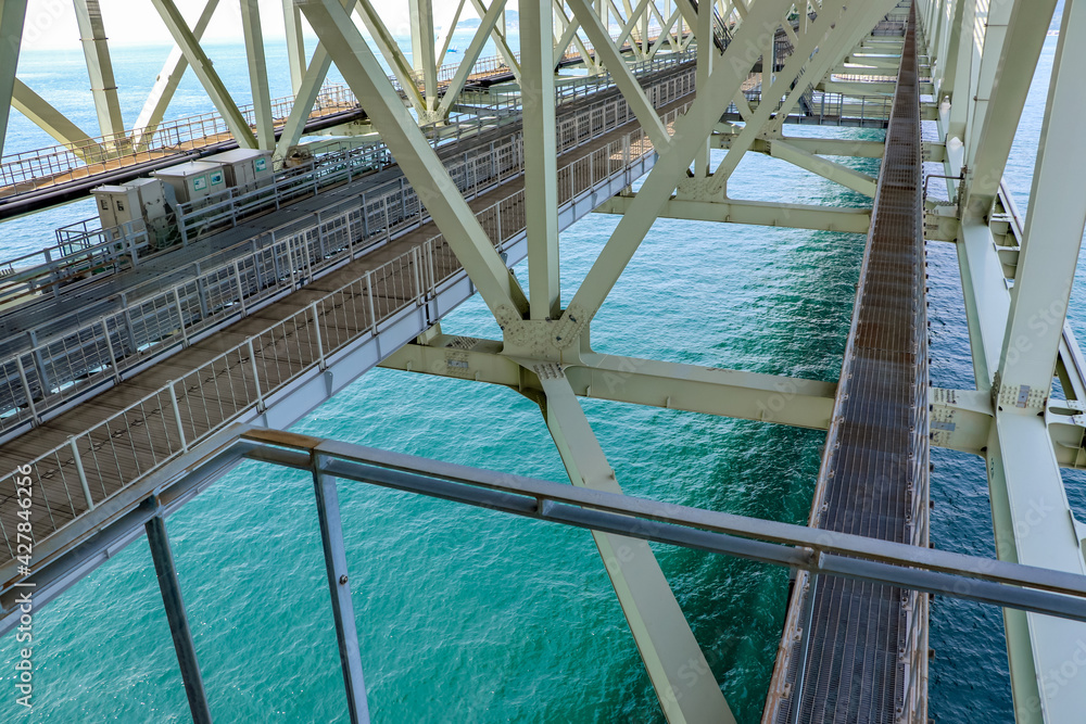 明石海峡大橋の橋桁を支える骨組み Stock-Foto | Adobe Stock