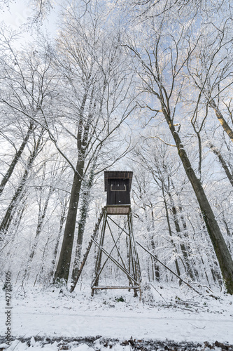 Jagdkanzel im Winter