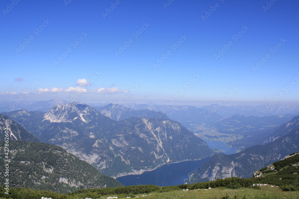 Fototapeta premium Five Fingers es una plataforma de mirador en las montañas Dachstein en el Monte Krippenstein, Austria.