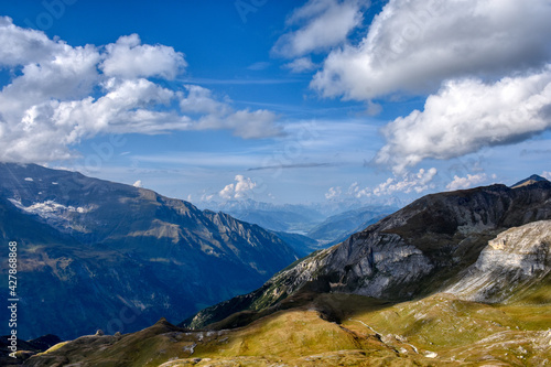 Großglockner, Hohe Tauern, Nationalpark, Alpen, Alpenhauptkamm, Hochgebirge, Edelweißspitze, Aussicht, Großer Bärenkopf, Glockner, Bärenkopf, Fernsicht, Gipfel, Berg, Tal, Schnee, Eis, Gletzscher, Sal photo