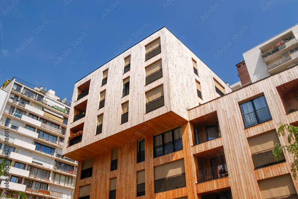 Obraz premium Immeuble moderne en bois à Paris