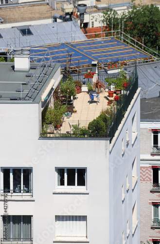Terrasse jardin sur le toit d'un immeuble à Paris