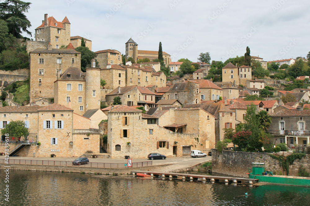 Puy-l'Evêque village and river Lot in dordogne (france)
