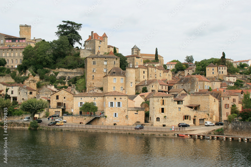Puy-l'Evêque village and river Lot in dordogne (france)