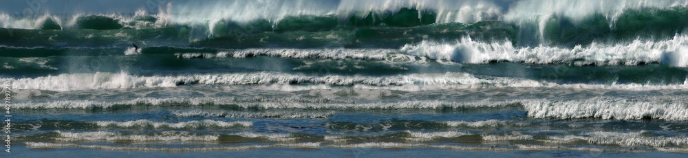 Les vagues à la Torche à la Pointe de Penmarc'h en pays Bigouden Bretagne Finistère France Les vagues à la Torche à la Pointe de Penmarc'h en pays Bigouden Bretagne Finistère France