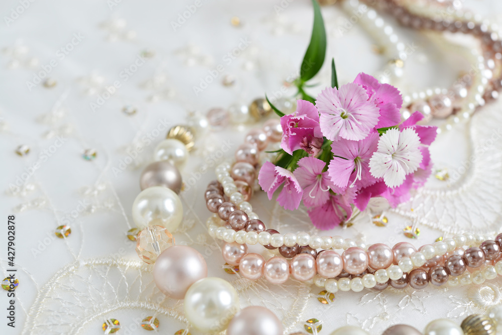 撫子の花とアクセサリー