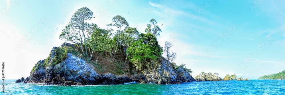Ilots Violin, face au Rio Sierpe dans la péninsule d'Osa au Costa Rica
