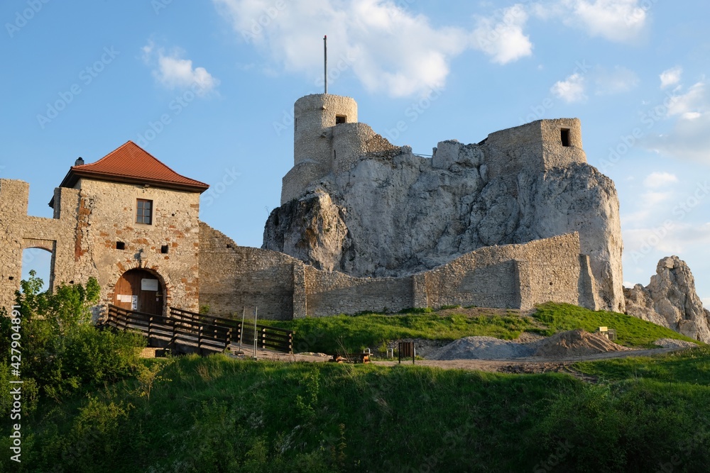 Ruins of medieval castle of Rabsztyn on Eagles Nests trail in the Jura region, Krakowsko-Czestochowska Upland, Silesia, Poland
