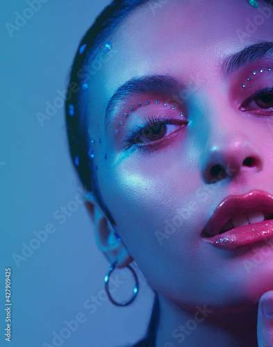 Photography of beauty inspirated in serie Euphoria, whith color purples nad blues, in home, in studio, portrait of woman with lights 