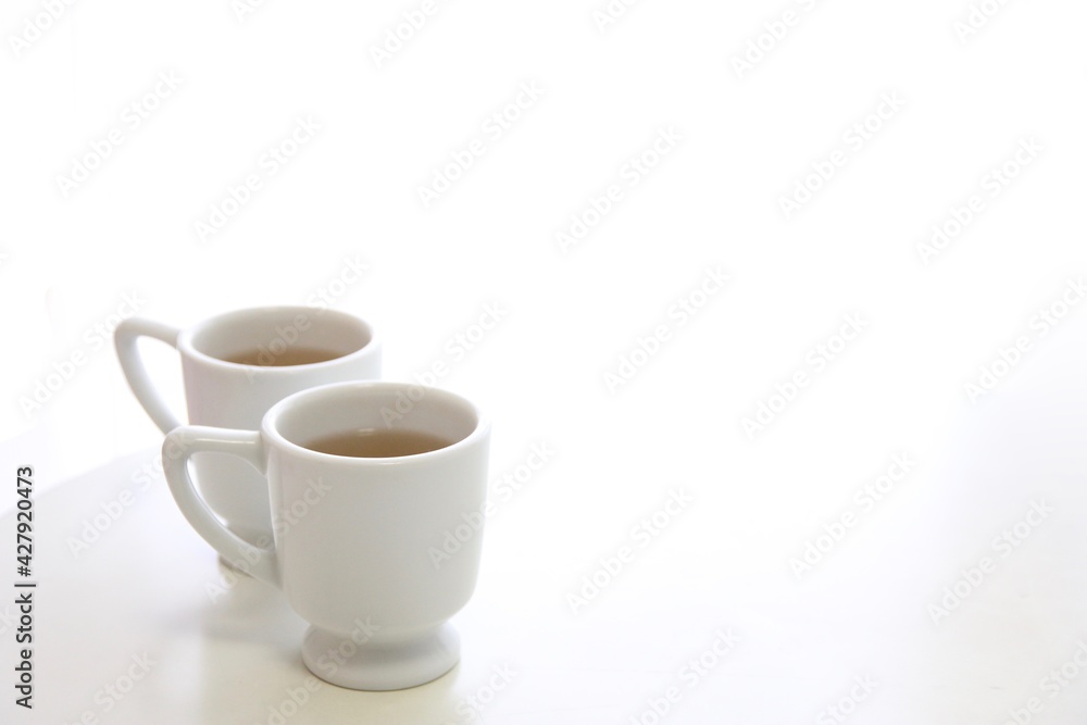 Obraz premium お茶が入ったペアのカップ