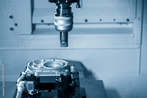Billede på lærred The CNC milling machine rough cutting  the aluminum die casting parts by indexable  endmill tools