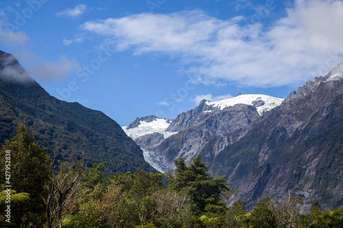 Fototapeta Naklejka Na Ścianę i Meble -  Distant view of the Franz Joseph Glacier in New Zealand
