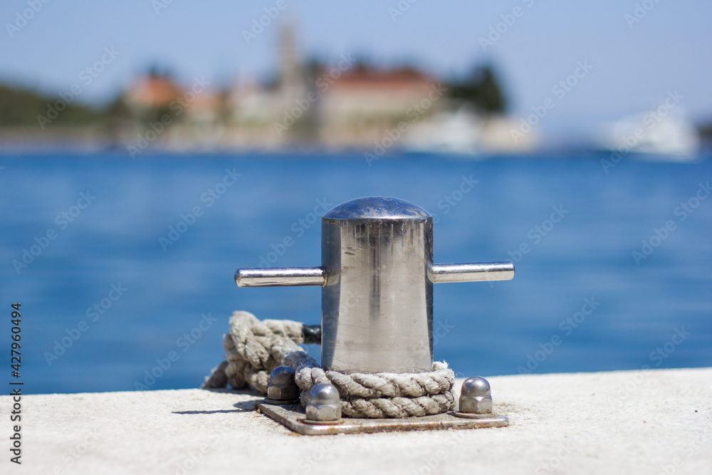 Obraz premium Closeup shot of an iron bollard on a pier
