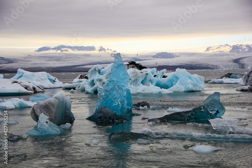 Icebergs swimming in the Jökulsárlón glacier lake, Vatnajökull National Park, Iceland