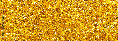 Foto glittering background of golden sequins closeup