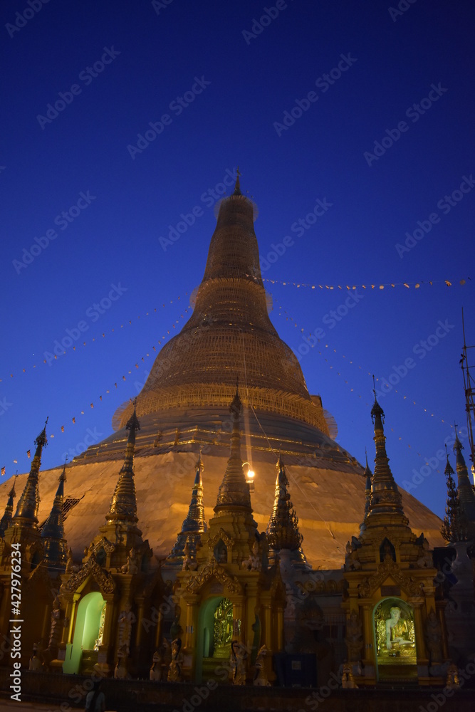 Naklejka premium temple that doi suthep