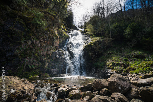 Cascade de Léziou dans le parc naturel régional des Pyrénées Ariégeoises photo